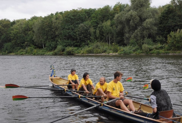 Gorki Schule Lehrermannschaft Drachenboot-Rudercup 2013